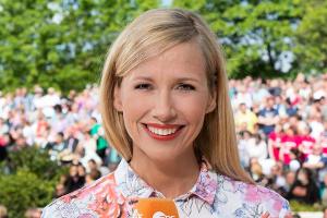 "ZDF-Fernsehgarten": Andrea Kiewel moderiert inmitten der Zuschauer