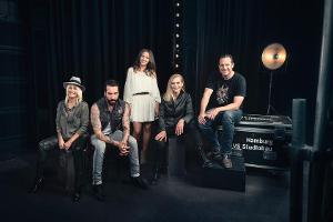 Die deutsche ESC-Jury (v.l.n.r.): Sarah Connor, Alec "Boss Burns" Völkel, Namika, Anna Loos und Sascha "Hoss Power" Vollmer