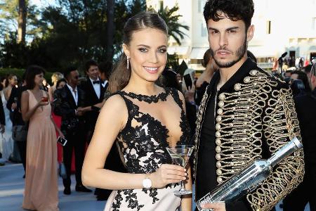 Model Xenia Tchoumitcheva mit Lagerfeld-Muse Baptiste Giabiconi.