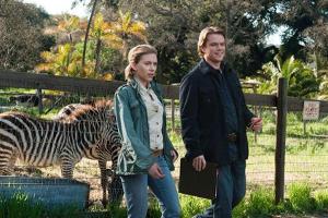 "Wir kaufen einen Zoo": Benjamin (Matt Damon) stürzt sich gemeinsam mit der Tierpflegerin Kelly (Scarlett Johansson) ins Abe...