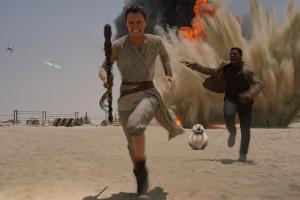 Werden anscheinend kein Paar: Rey (Daisy Ridley) und Finn (John Boyega)