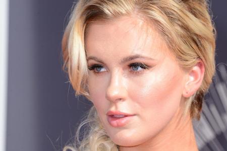 Ireland Baldwin ist ihren Eltern Kim Basinger und Alec Baldwin wie aus dem Gesicht geschnitten. Kein Wunder, dass die 19-Jäh...