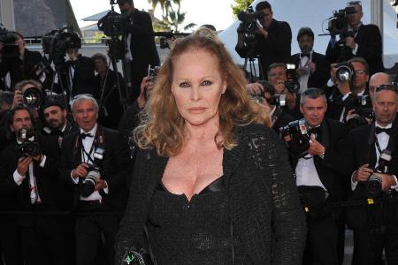 Ursula Andress stellt sich auch heute noch manchmal den Fotografen