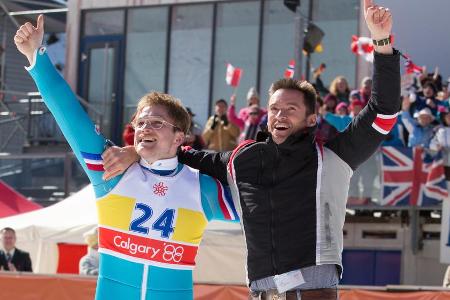 Taron Egerton (l.) und Hugh Jackman als Eddie und sein Trainer in 