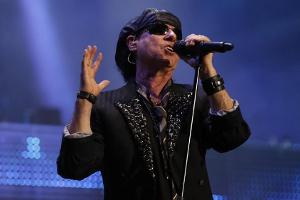 Erst ist Ruhe angesagt - aber im Herbst soll Scorpions-Frontmann Klaus Meine wieder singen können