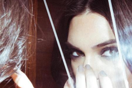 Kendall Jenner mag es beim Make-up simpel
