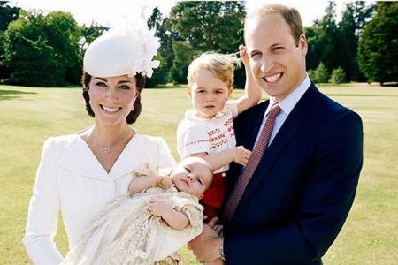 5. Juli: Die kleine Prinzessin Charlotte wurde im engsten Familienkreis in der Kirche St. Mary Magdalene in Sandringham in d...