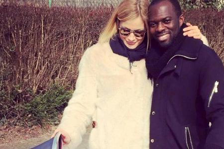 Mit diesem niedlichen Foto verkündete Hans Sarpei die Baby-Neuigkeiten auf Facebook