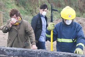 "Vera - Ein ganz spezieller Fall: Der Tote im Jauche-Becken": Vera Stanhope (Brenda Blethyn) und ihr Assistent Aiden Healy (...