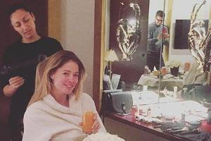 Bevor sie sich ins Modespektakel wirft, kommt Doutzen Kroes in den Genuss eines Frühstücks und eines professionellen Stylings
