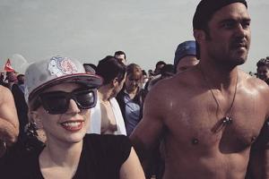 Herrlich erfrischt: Lady Gaga und Taylor Kinney nach ihrem Bad im kalten Lake Michigan