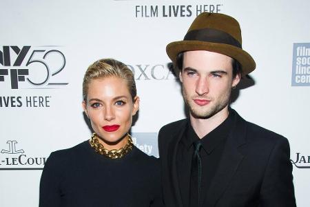 Seit 2011 waren Sienna Miller (33) und Tom Sturridge (29) zusammen, im Januar 2012 folgte die Verlobung. Und obwohl die beid...