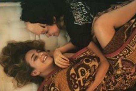 Selena Gomez und ihre Mitbewohnerin Courtney haben Spaß