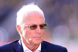 Franz Beckenbauer war lange Jahre Dauergast am Spielfeldrand