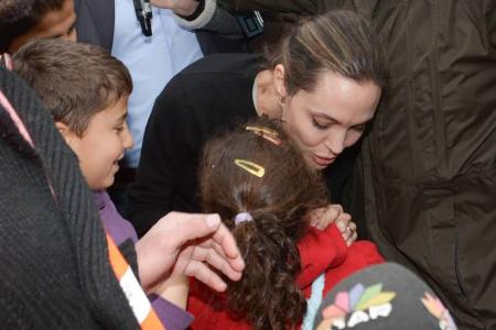 ...war für die Schauspielerin anscheinend von besonderen Interesse. Wenn man aber selbst Mutter ist, liegt einem das Wohl vo...