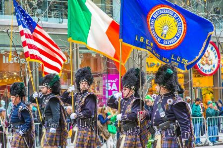 An der Ostküste der USA haben die St.-Patrick's-Day-Paraden eine lange Tradition. Kein Wunder, denn dort leben zahlreiche Na...