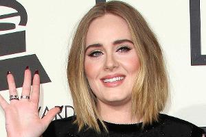 Superstar Adele scherzt über ihre vermeintliche Twerk-Einlage auf der Bühne