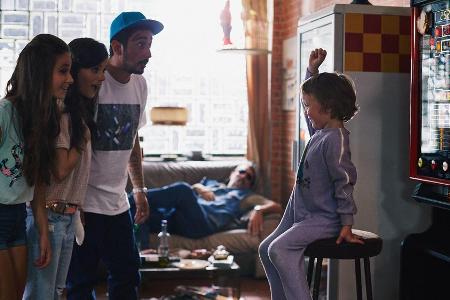 v.l.n.r.: Lisa (Cosima Henman), Jessica (Joyce Ilg), Sol (Eko Fresh) und Jeremy (Filip Seipp)