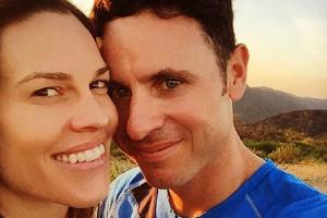 Egal ob nun bei einer Wanderung oder einem Tennismatch: Hilary Swank und Ruben Torres haben sich verlobt