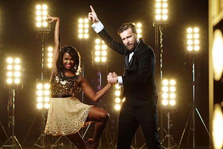 Niels Ruf bewegte sich stets weniger als Tanzpartnerin Oti Mabuse - nun ist für ihn die Show beendet