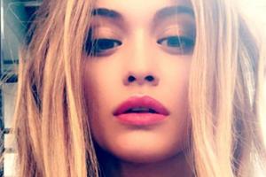 Wow! So hot zeigt sich Sängerin Rita Ora auf Instagram