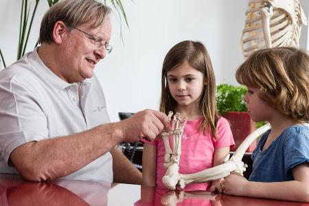 Dietrich Grönemeyer will Kinderfüße vermessen