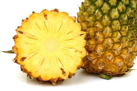 Das in Ananas enthaltene Enzym Bromelain hilft bei der Fettverbrennung