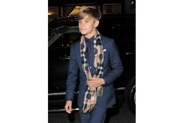 ...gerade einmal 13-jährige Romeo Beckham, mit dem Rosie auch eine lange Geschichte verbindet. Der zweitälteste Sohn von Dav...