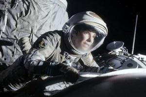 "Gravity": Ryan Stone (Sandra Bullock) treibt ohne Verbindung zur Erde im Weltall.