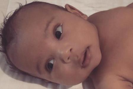 Was für ein süßer Schnappschuss von Saint West