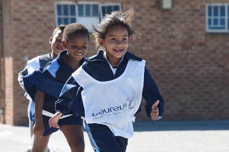 Viel Spaß am Sport: Vorschulkinder in Strandfontaine
