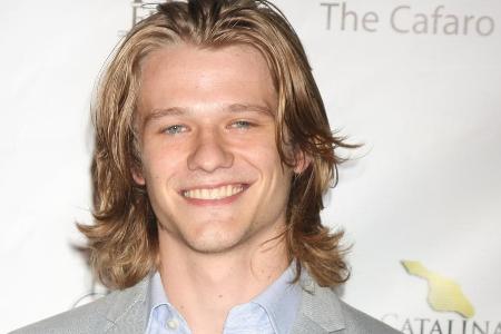 Lucas Till tritt in die 