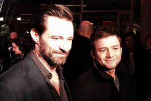 Hugh Jackman (l.) und Taron Egerton bei der "Eddie the Eagle"-Premiere in München