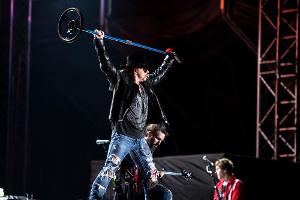 Neben Axl Rose wird wohl auch bald wieder Slash auf der Bühne zu sehen sein