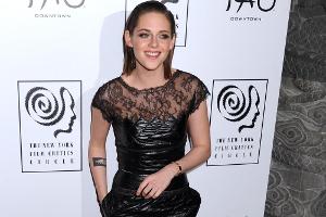 Kristen Stewart im schwarzen Lederlook