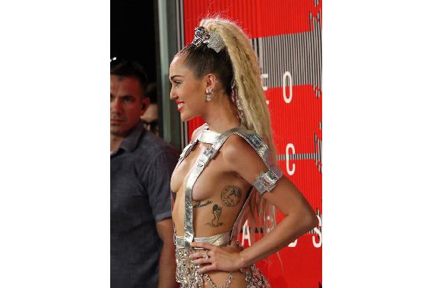 ...Unterwäsche ist Miley Cyrus, die gern und häufig eine Menge nackter Haut zeigt. So auch bei der Verleihung der MTV Video ...
