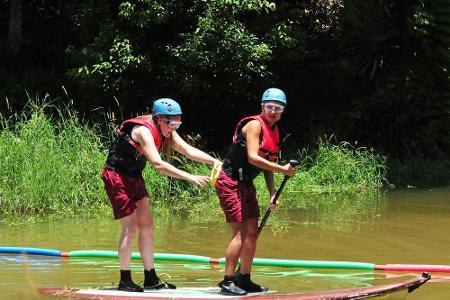 Tag 15: Die letzten Damen der Runde, Sophia Wollersheim (r.) und Helena Fürst, dürfen gemeinsam zur Dschungelprüfung antrete...