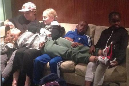 Glückliche Zeiten: Madonna zusammen mit ihren vier Kindern (v.l.n.r.) Rocco, Lourdes, David und Mercy