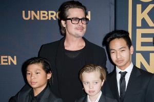 Brad Pitt mit einem Teil seiner Kinderschar (v.l.n.r.): Pax, Shiloh und Maddox