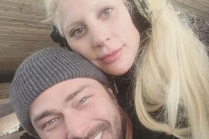 Lady Gaga kuschelt sich an ihren Verlobten Taylor Kinney