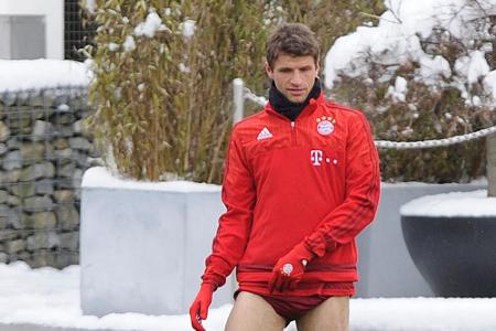 Ist es dieser Anblick, der die Damenwelt bezirzt? Thomas Müller während des Trainings bei Bayern München