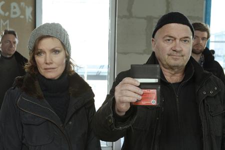 Auf die Kommissare Verena Berthold (Maja Maranow, l.) und Otto Garber (Florian Martens) wartet ein weiterer spannender Fall