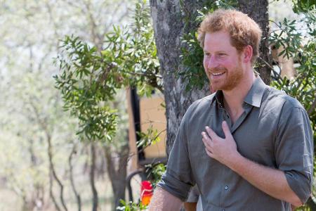 Hand aufs Herz: Geht da was? Prinz Harry Anfang Dezember bei einer Reise nach Südafrika