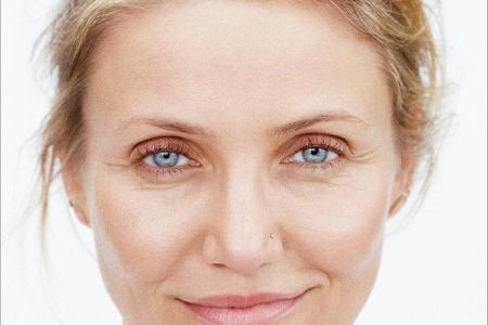 Kaum Make-up, die Haare zurückgenommen: So natürlich präsentiert sich Cameron Diaz auf dem Cover ihres zweiten Buches