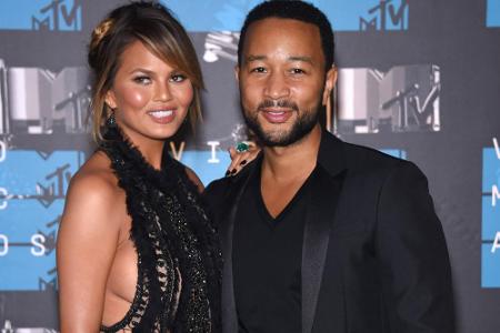 Knapp neun Jahre sind Chrissy Teigen und John Legend schon ein Paar, 2016 wird ihr erstes gemeinsames Kind zur Welt kommen