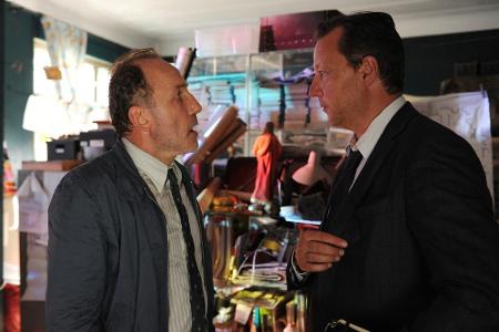 Baumann (Karl Markovics, l.) redet sich im Gespräch mit Meuffels (Matthias Brandt) in Rage