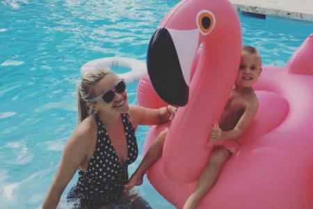 Reese Witherspoon genießt mit ihrem jüngsten Sohn den letzten Urlaubstag