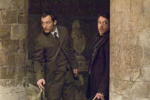 Die messerscharfe Kombinationsgabe von Sherlock Holmes (Robert Downey Jr., r.) und seines Gehilfen Dr. Watson (Jude Law) ist...