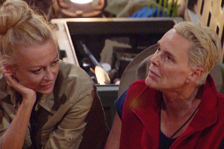 Tag 7: Kein Dschungelcamp-Tag ohne Sex-Talk! Dieses Mal ist Brigitte Nielsen zuständig, die vom ersten Date mit ihrem jünger...