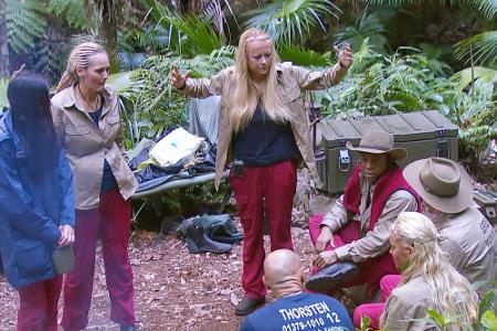 Der Klo-Gate sorgt für reichlich Zündstoff. Und die Camper sind sich schnell sicher: Gunter Gabriel und Rolf Zacher müssen d...